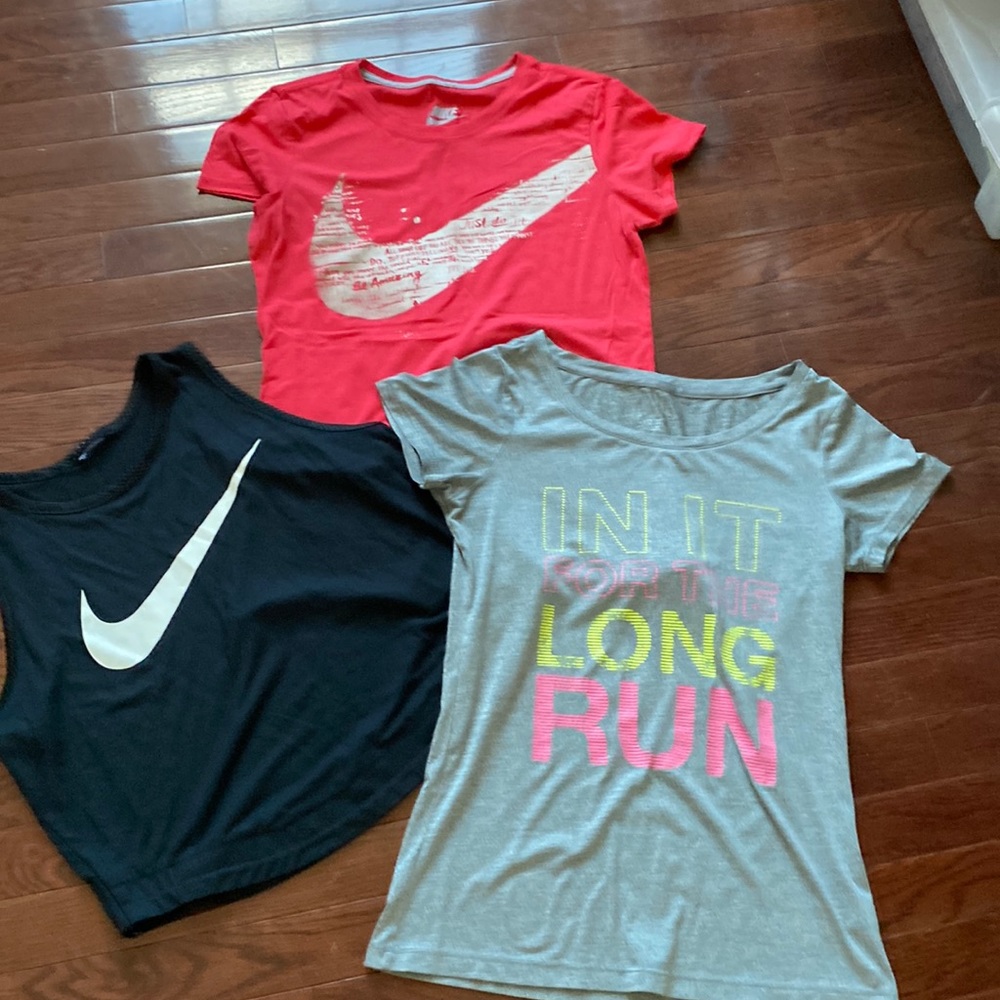 2 Nike & 1 Aeropostale Shirt